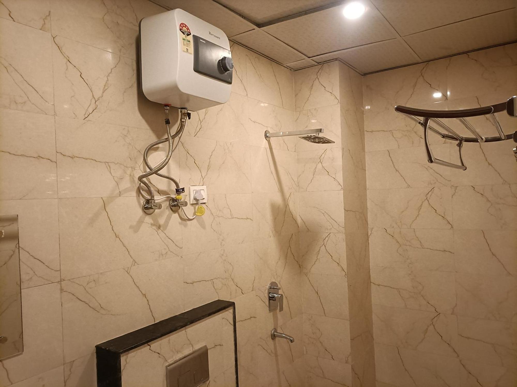 Hotel Grand Aerotech Yeni Delhi Dış mekan fotoğraf