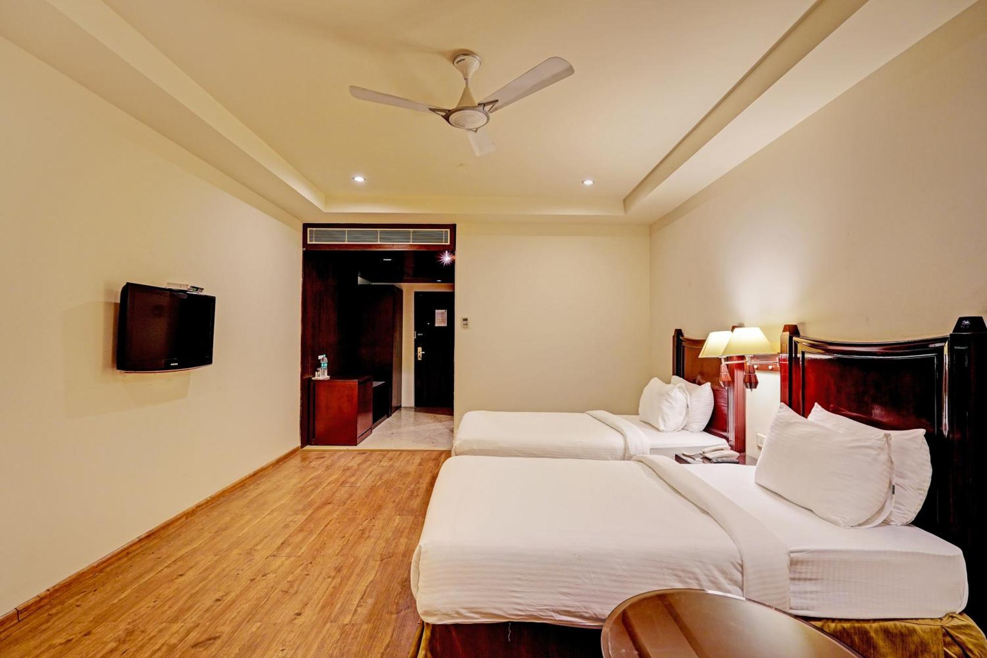 Hotel Grand Aerotech Yeni Delhi Dış mekan fotoğraf