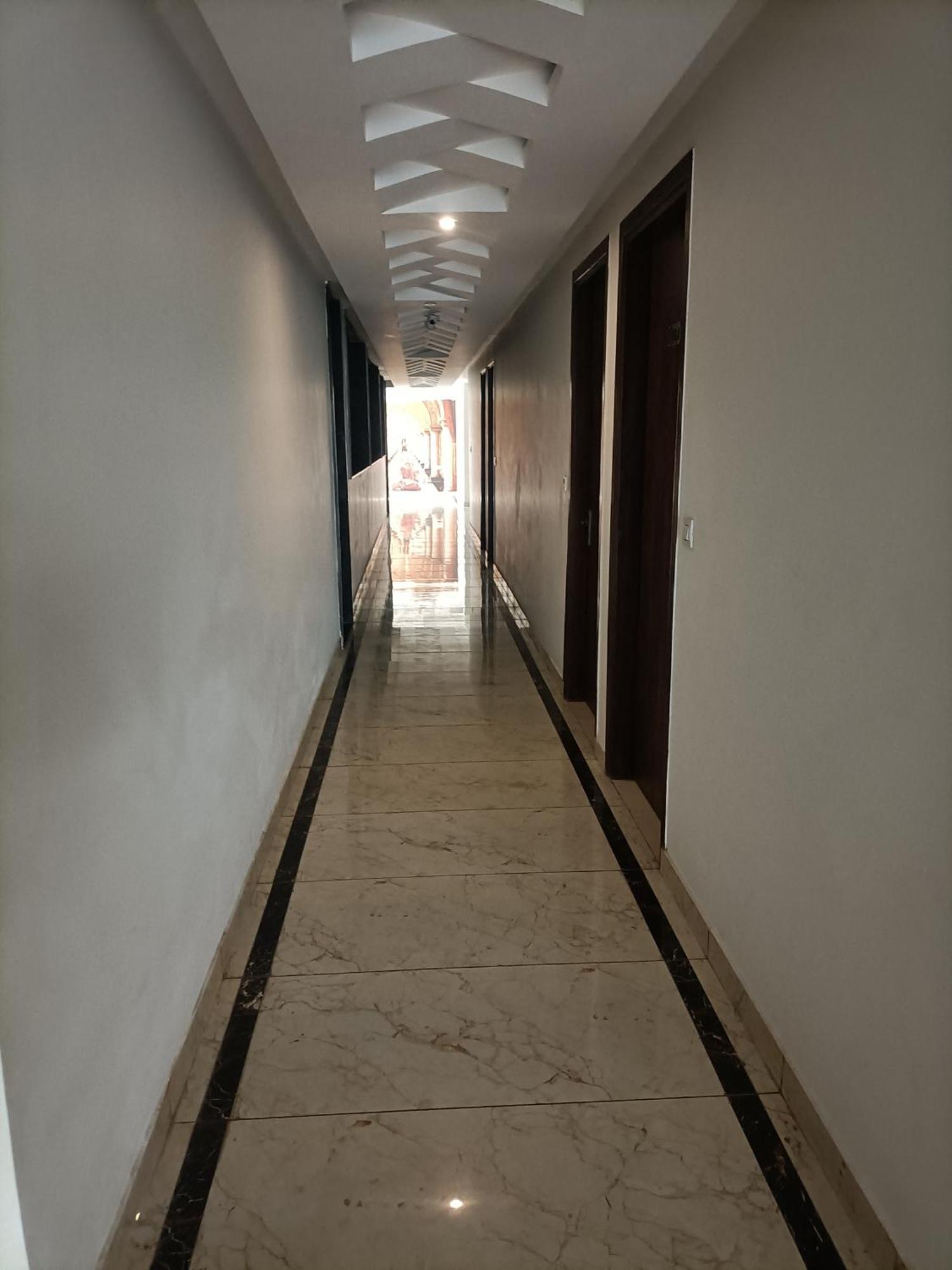 Hotel Grand Aerotech Yeni Delhi Dış mekan fotoğraf